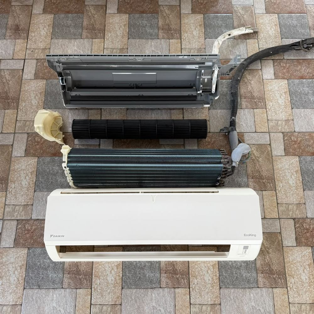 Aircond dibuka untuk cuci - AJ Cooler Puchong